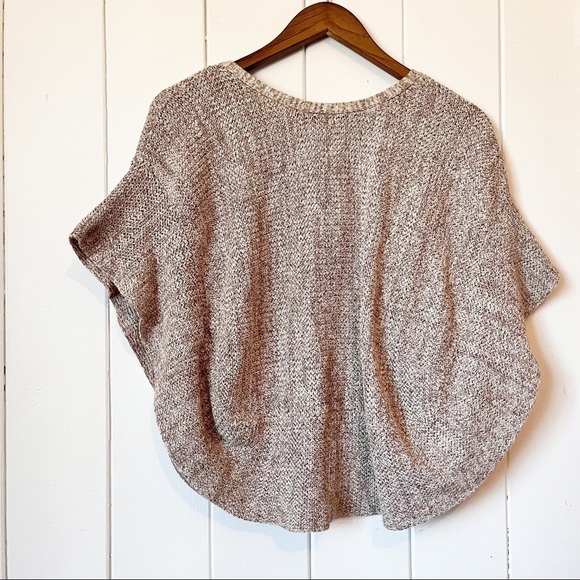 Teaberry Beige Shawl. Size Small. - Picture 6 of 6